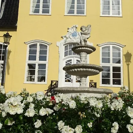 فندق Luebecker Kroenchen 4*