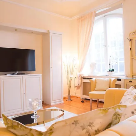 Luebecker Kroenchen Hotell 4*