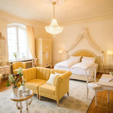 فندق Luebecker Kroenchen 4*