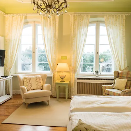 Отель Luebecker Kroenchen 4*