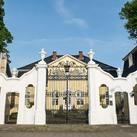 Отель Luebecker Kroenchen Любек