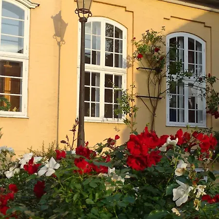 Lübecker Krönchen Hotel 4*