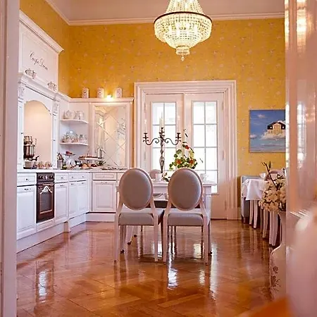 Hotel Luebecker Kroenchen 4*