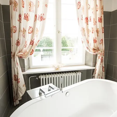 Отель Luebecker Kroenchen 4*