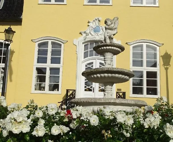 Hotel Luebecker Kroenchen 4*